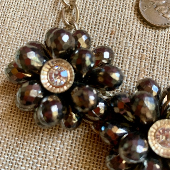 Cute Flower Cluster Beaded Necklace - Picture 6 of 7